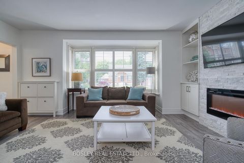 Photo 10 at 23 Farnsworth Drive, Pelmo Park W4, Toronto