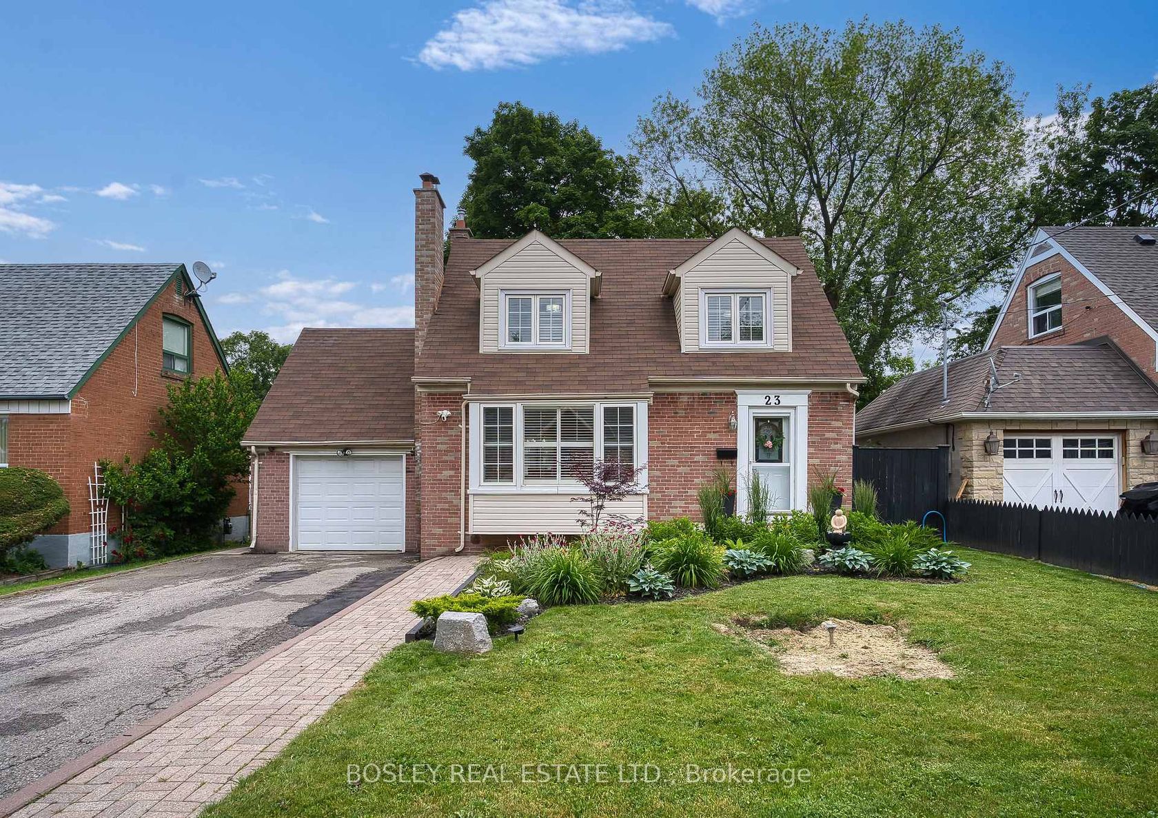 23 Farnsworth Drive, Pelmo Park W4, Toronto by Loree Meneguzzi Real Estate 23 Farnsworth Drive, Pelmo Park W4, Toronto