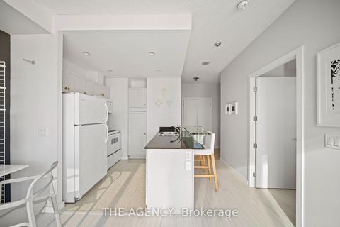 Photo 2 at 3313 - 208 Queens Quay W, Waterfront Communities C1, Toronto