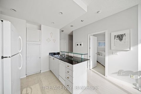 Photo 3 at 3313 - 208 Queens Quay W, Waterfront Communities C1, Toronto