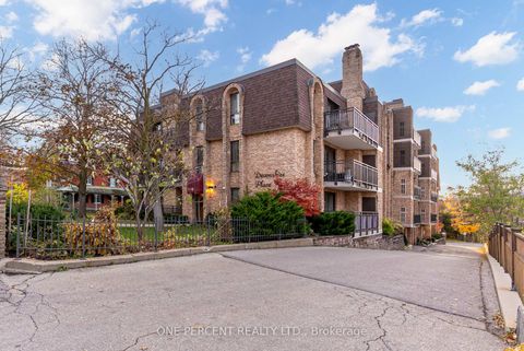 Photo 3 at 406 - 15390 Yonge Street, Aurora Heights, Aurora