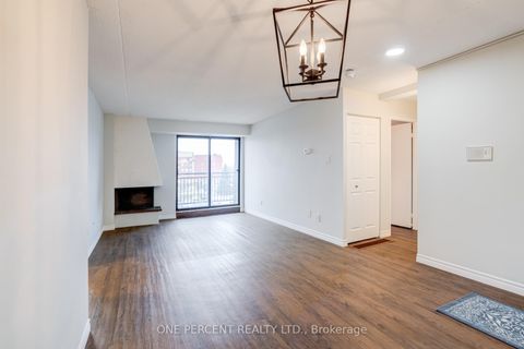 Photo 9 at 406 - 15390 Yonge Street, Aurora Heights, Aurora