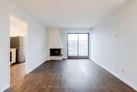 Photo 10 at 406 - 15390 Yonge Street, Aurora Heights, Aurora