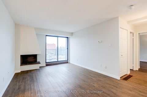 Photo 11 at 406 - 15390 Yonge Street, Aurora Heights, Aurora
