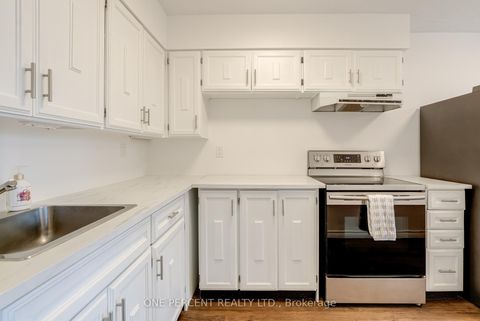 Photo 15 at 406 - 15390 Yonge Street, Aurora Heights, Aurora