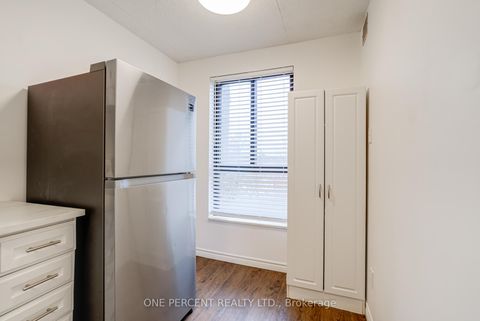 Photo 20 at 406 - 15390 Yonge Street, Aurora Heights, Aurora