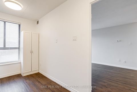 Photo 21 at 406 - 15390 Yonge Street, Aurora Heights, Aurora