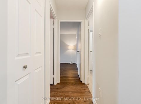 Photo 22 at 406 - 15390 Yonge Street, Aurora Heights, Aurora