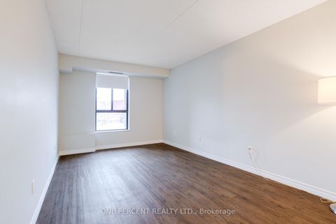 Photo 24 at 406 - 15390 Yonge Street, Aurora Heights, Aurora
