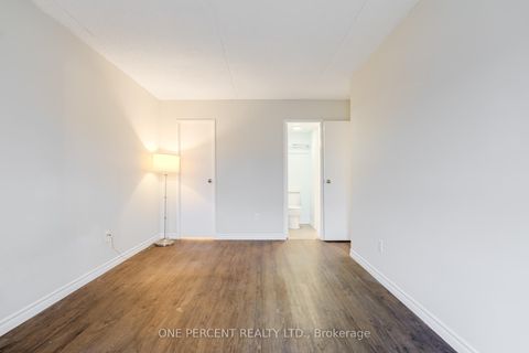 Photo 27 at 406 - 15390 Yonge Street, Aurora Heights, Aurora