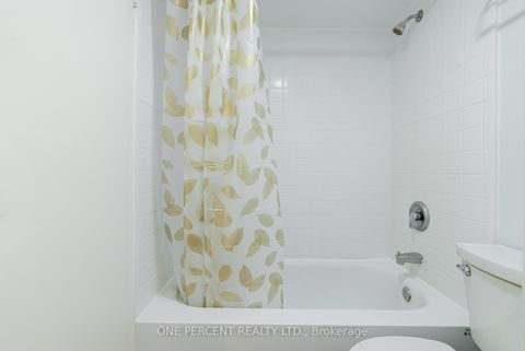 Photo 32 at 406 - 15390 Yonge Street, Aurora Heights, Aurora