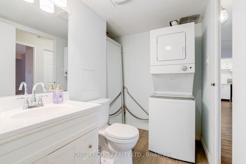 Photo 33 at 406 - 15390 Yonge Street, Aurora Heights, Aurora