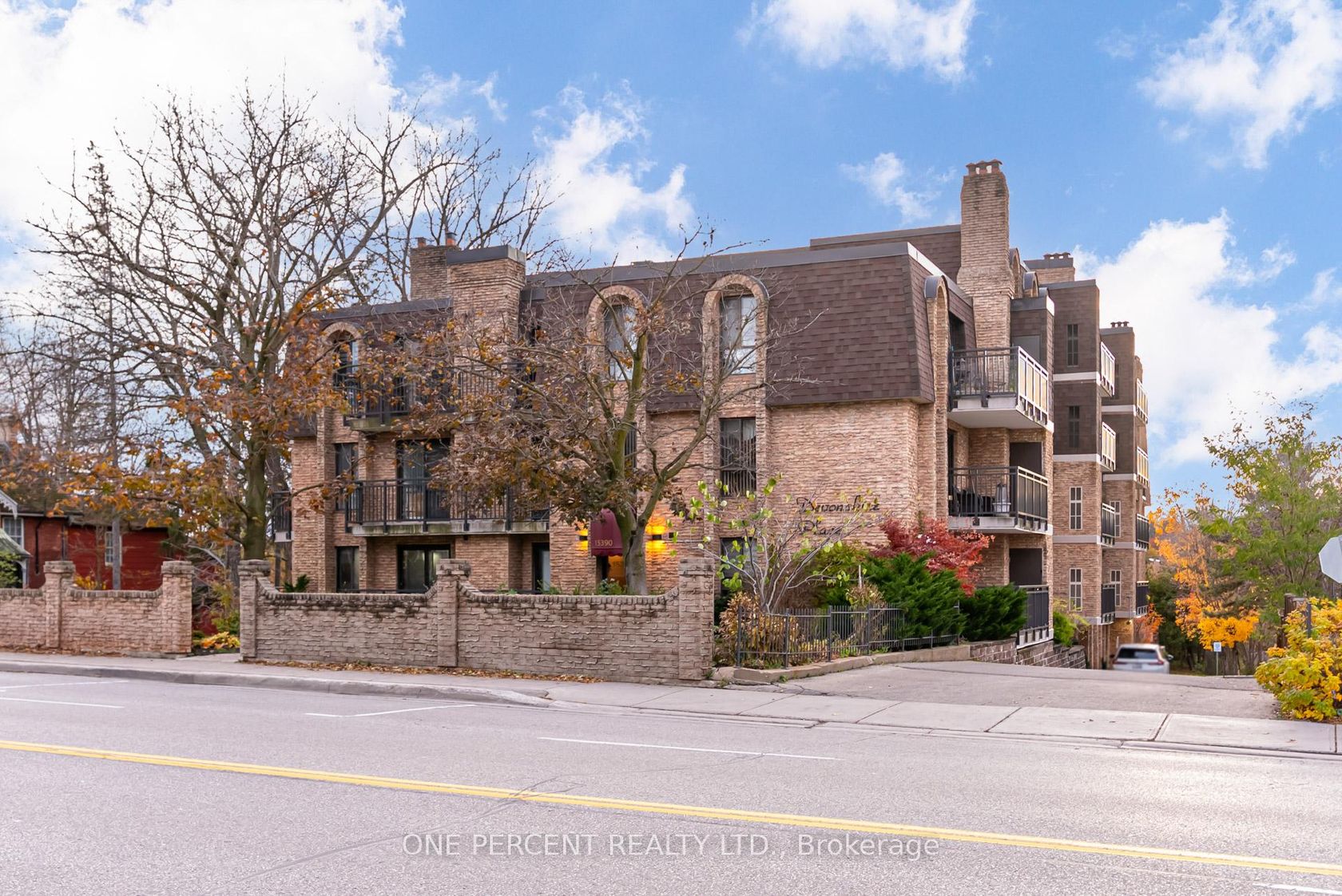 406 - 15390 Yonge Street, Aurora Heights, Aurora by Loree Meneguzzi Real Estate 406 - 15390 Yonge Street, Aurora Heights, Aurora