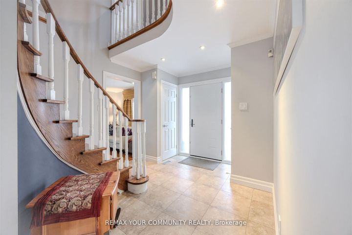 Photo 4 at 2 Kirkland Court, Westbrook, Richmond Hill