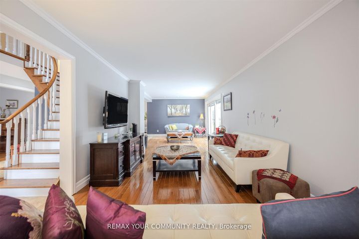 Photo 6 at 2 Kirkland Court, Westbrook, Richmond Hill