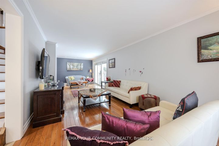 Photo 7 at 2 Kirkland Court, Westbrook, Richmond Hill