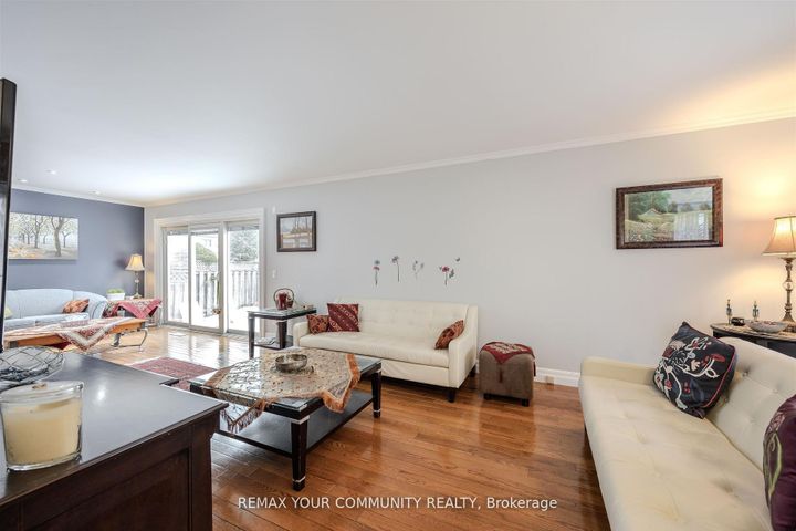 Photo 8 at 2 Kirkland Court, Westbrook, Richmond Hill