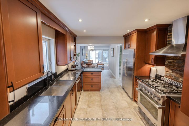 Photo 21 at 2 Kirkland Court, Westbrook, Richmond Hill