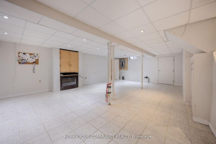 Photo 35 at 2 Kirkland Court, Westbrook, Richmond Hill