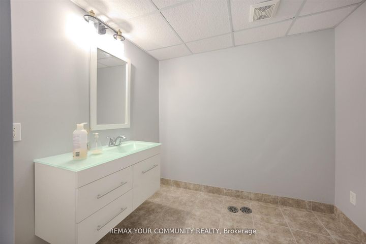 Photo 37 at 2 Kirkland Court, Westbrook, Richmond Hill