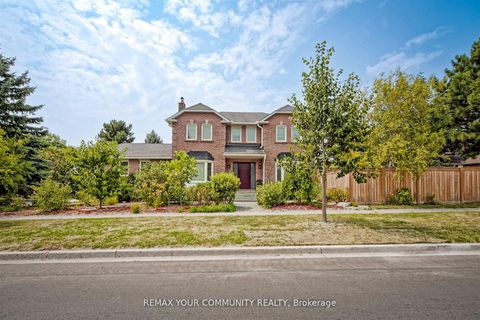 Photo 3 at 2 Kirkland Court, Westbrook, Richmond Hill