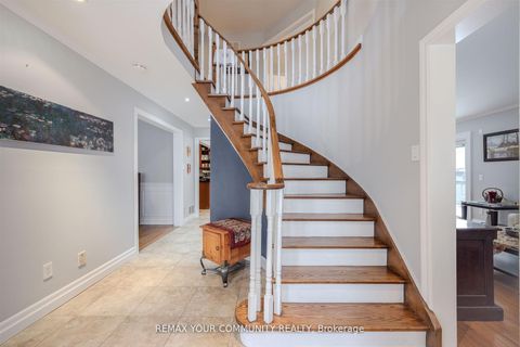 Photo 5 at 2 Kirkland Court, Westbrook, Richmond Hill