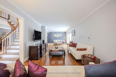 Photo 6 at 2 Kirkland Court, Westbrook, Richmond Hill