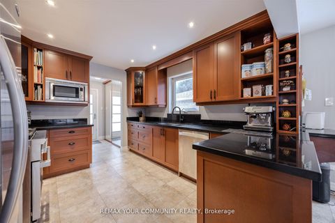 Photo 19 at 2 Kirkland Court, Westbrook, Richmond Hill