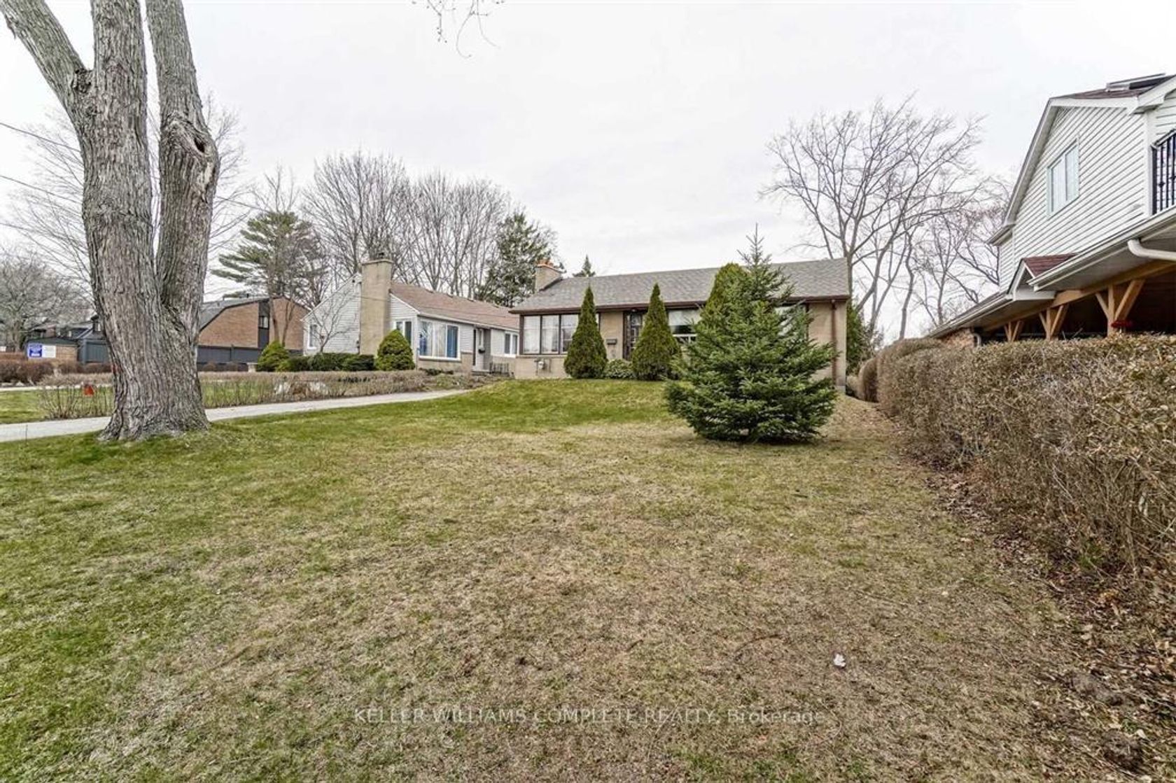 1219 ARGREEN Road, Mineola, Mississauga by Loree Meneguzzi Real Estate 1219 ARGREEN Road, Mineola, Mississauga