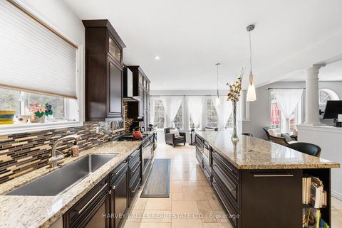 Photo 11 at 86 Rockland Crescent, Brooklin, Whitby