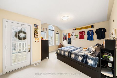 Photo 30 at 86 Rockland Crescent, Brooklin, Whitby