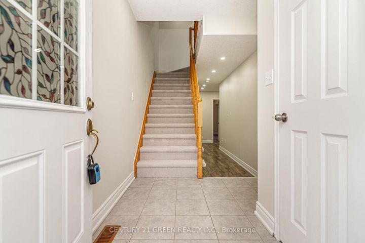 Photo 5 at 449 Aspendale Crescent, Meadowvale Village, Mississauga