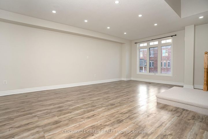 Photo 6 at 449 Aspendale Crescent, Meadowvale Village, Mississauga