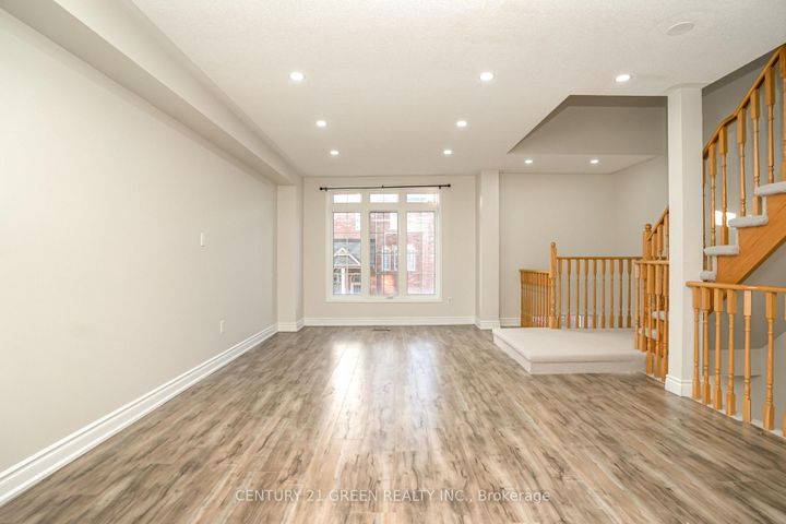 Photo 7 at 449 Aspendale Crescent, Meadowvale Village, Mississauga
