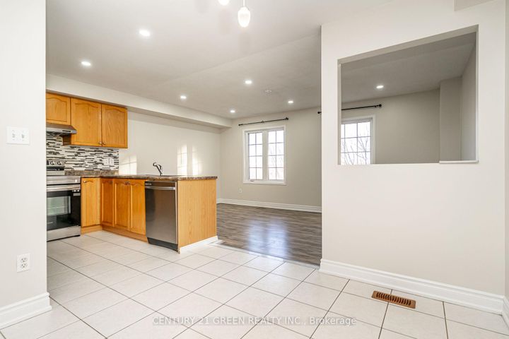 Photo 10 at 449 Aspendale Crescent, Meadowvale Village, Mississauga