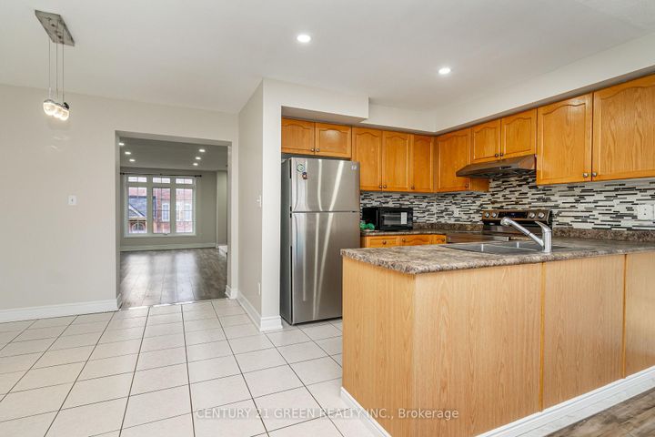 Photo 11 at 449 Aspendale Crescent, Meadowvale Village, Mississauga