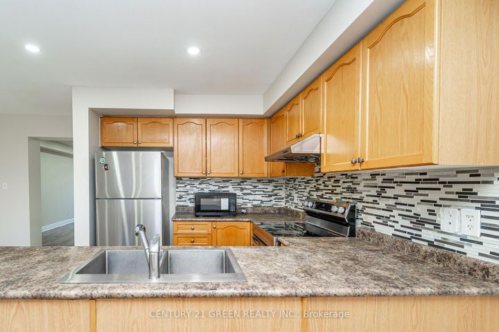 Photo 13 at 449 Aspendale Crescent, Meadowvale Village, Mississauga