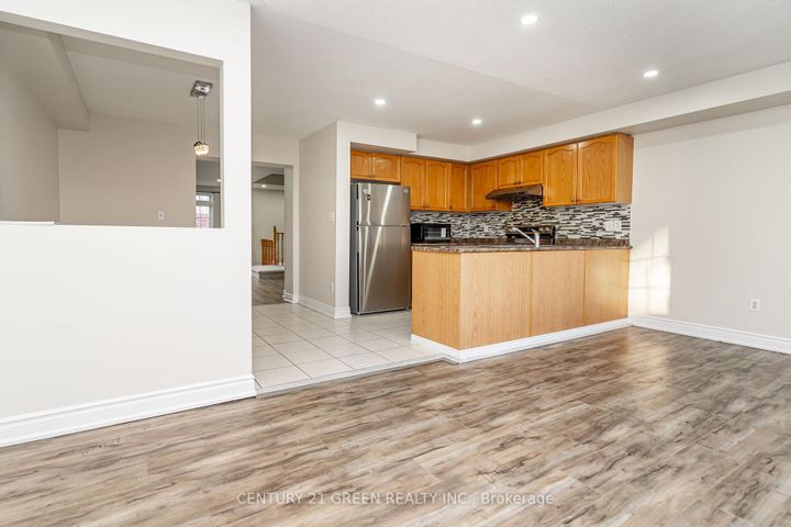 Photo 15 at 449 Aspendale Crescent, Meadowvale Village, Mississauga