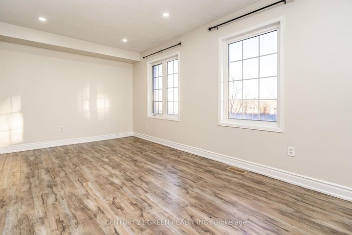 Photo 16 at 449 Aspendale Crescent, Meadowvale Village, Mississauga