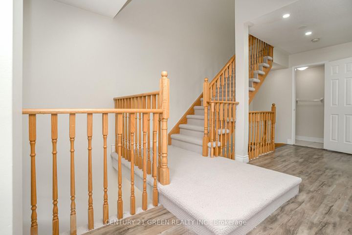 Photo 19 at 449 Aspendale Crescent, Meadowvale Village, Mississauga