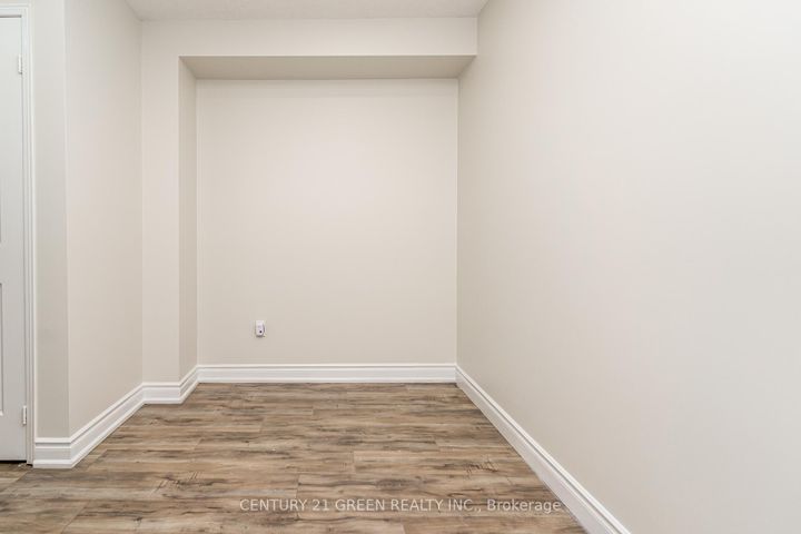 Photo 32 at 449 Aspendale Crescent, Meadowvale Village, Mississauga