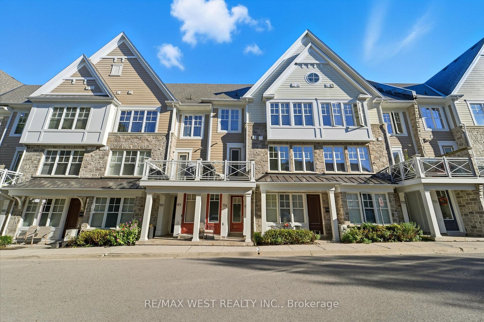 703 - 1011 Deta Road, Lakeview, Mississauga by Loree Meneguzzi Real Estate 703 - 1011 Deta Road, Lakeview, Mississauga