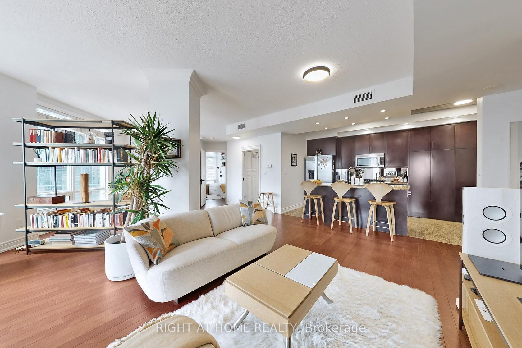 1109 - 100 Hayden Street, Yonge Corridor, Toronto by Loree Meneguzzi Real Estate 1109 - 100 Hayden Street, Yonge Corridor, Toronto