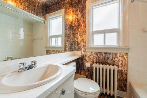 Photo 15 at 15 Marlow Avenue, East York, Toronto