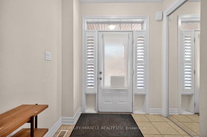 Photo 9 at 32 Agricola Road, Northwest Brampton, Brampton