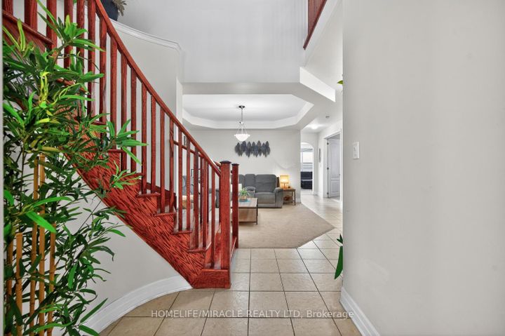 Photo 11 at 32 Agricola Road, Northwest Brampton, Brampton