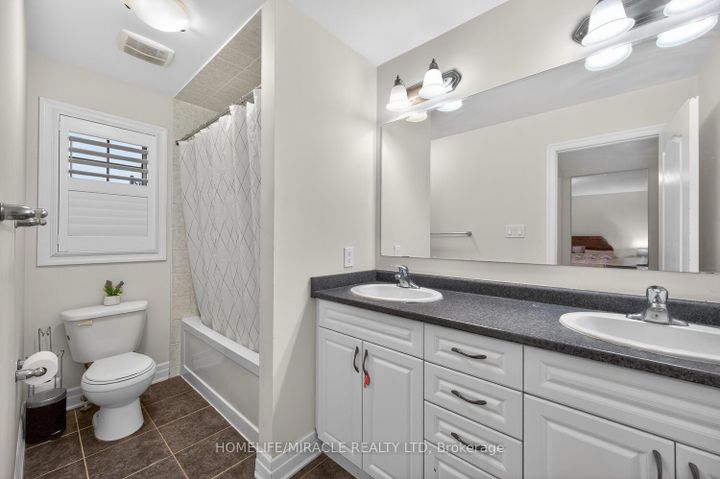 Photo 36 at 32 Agricola Road, Northwest Brampton, Brampton