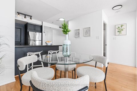 Photo 10 at 204 - 308 Palmerston Avenue, Bellwoods, Toronto