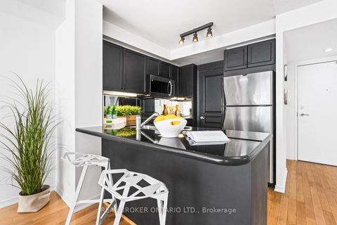 Photo 11 at 204 - 308 Palmerston Avenue, Bellwoods, Toronto