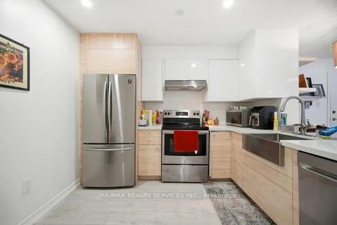 Photo 8 at 115 - 4185 Shipp Drive, City Centre, Mississauga